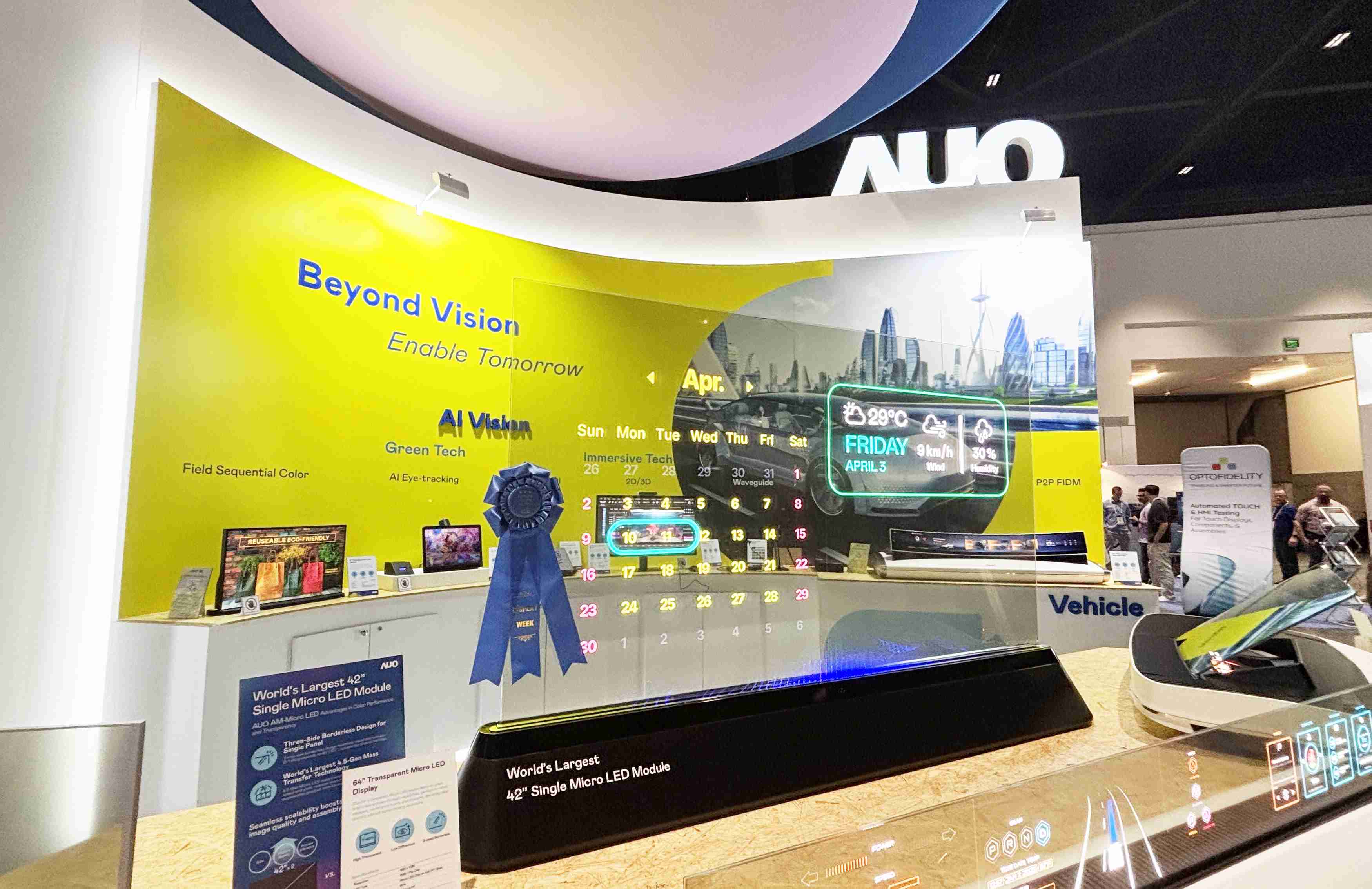 万利64吋透明Micro LED显示器获〝最佳Micro LED技术应用奖〞，，其绝妙的透明穿透特性，，，同时具备1,000 nits的高亮度表现，，，，并透过精细的无缝拼接延伸，，，，可依需求灵活应用于多元场域，，展现出Micro LED显示技术划时空的无限潜力